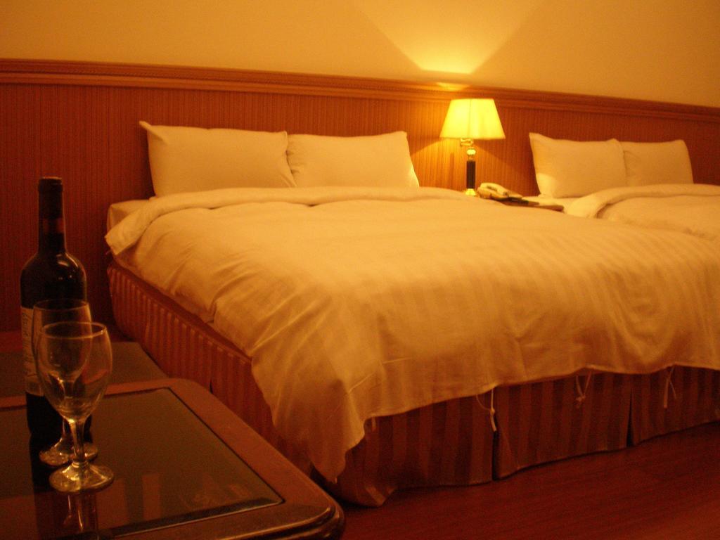 Emperor Hotel Гаосюн Номер фото