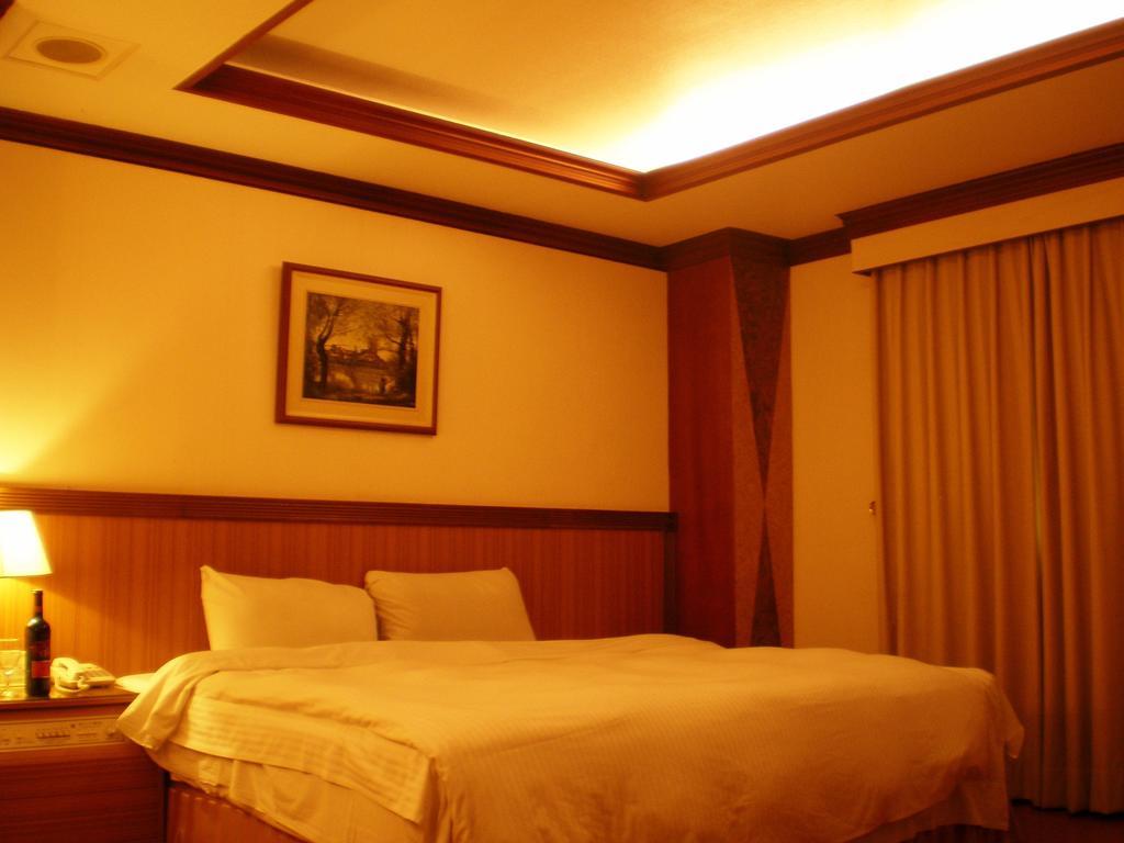 Emperor Hotel Гаосюн Номер фото