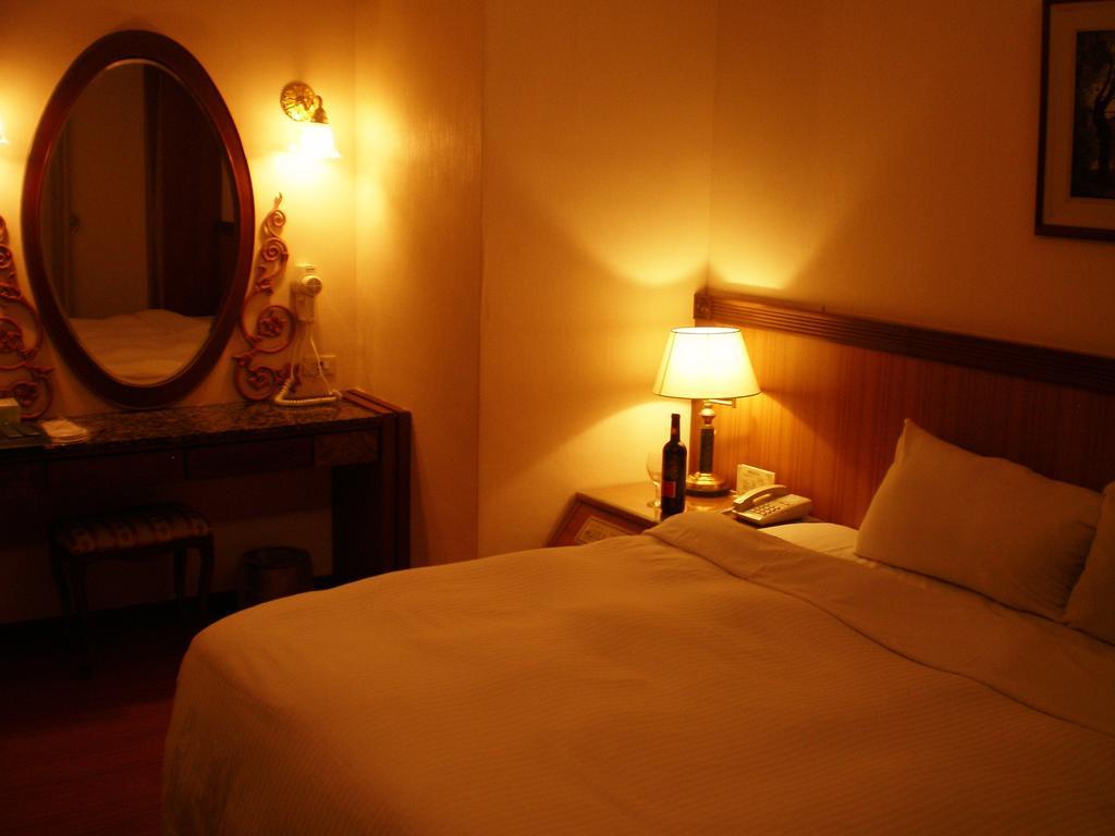 Emperor Hotel Гаосюн Номер фото