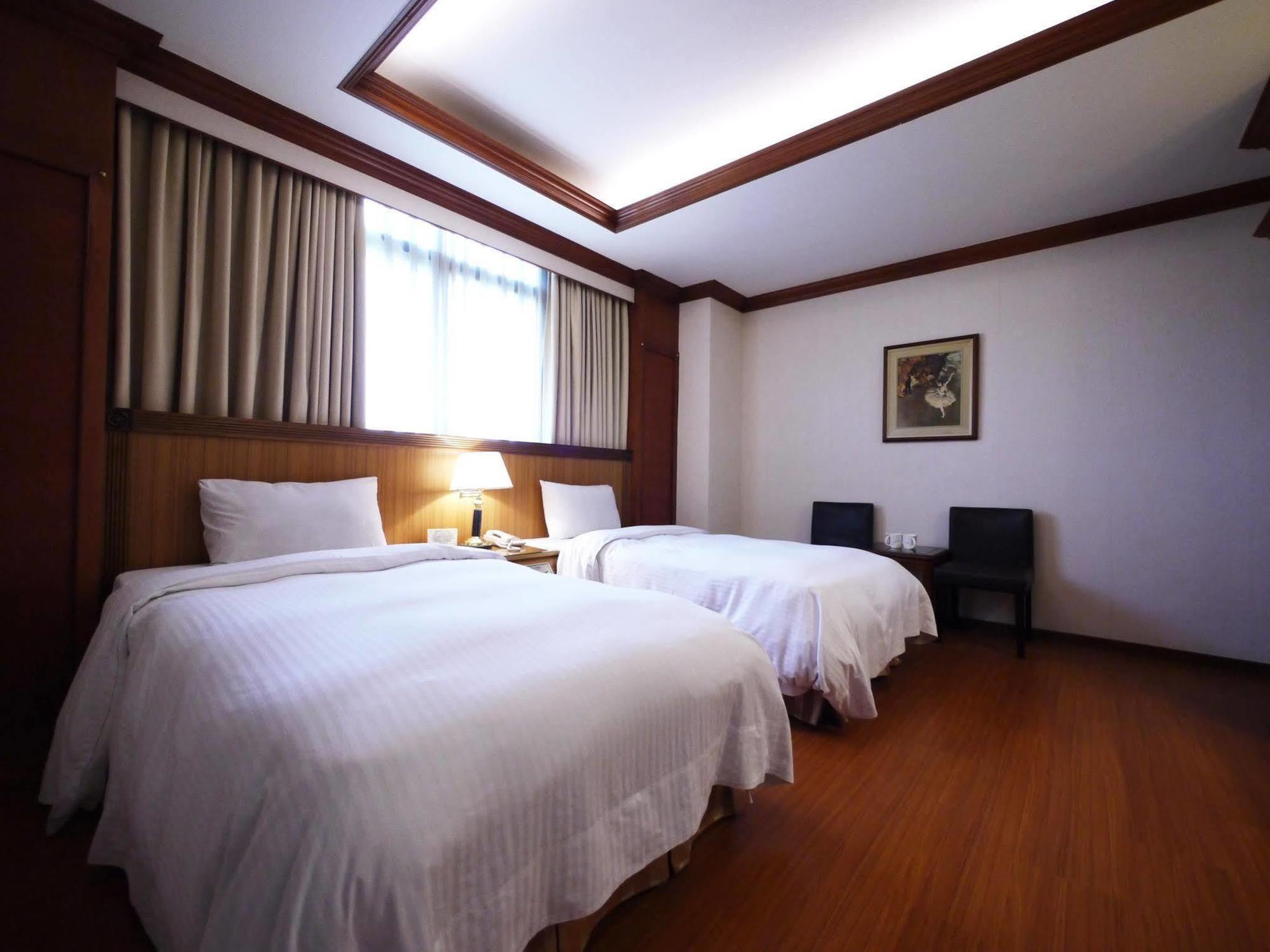 Emperor Hotel Гаосюн Экстерьер фото