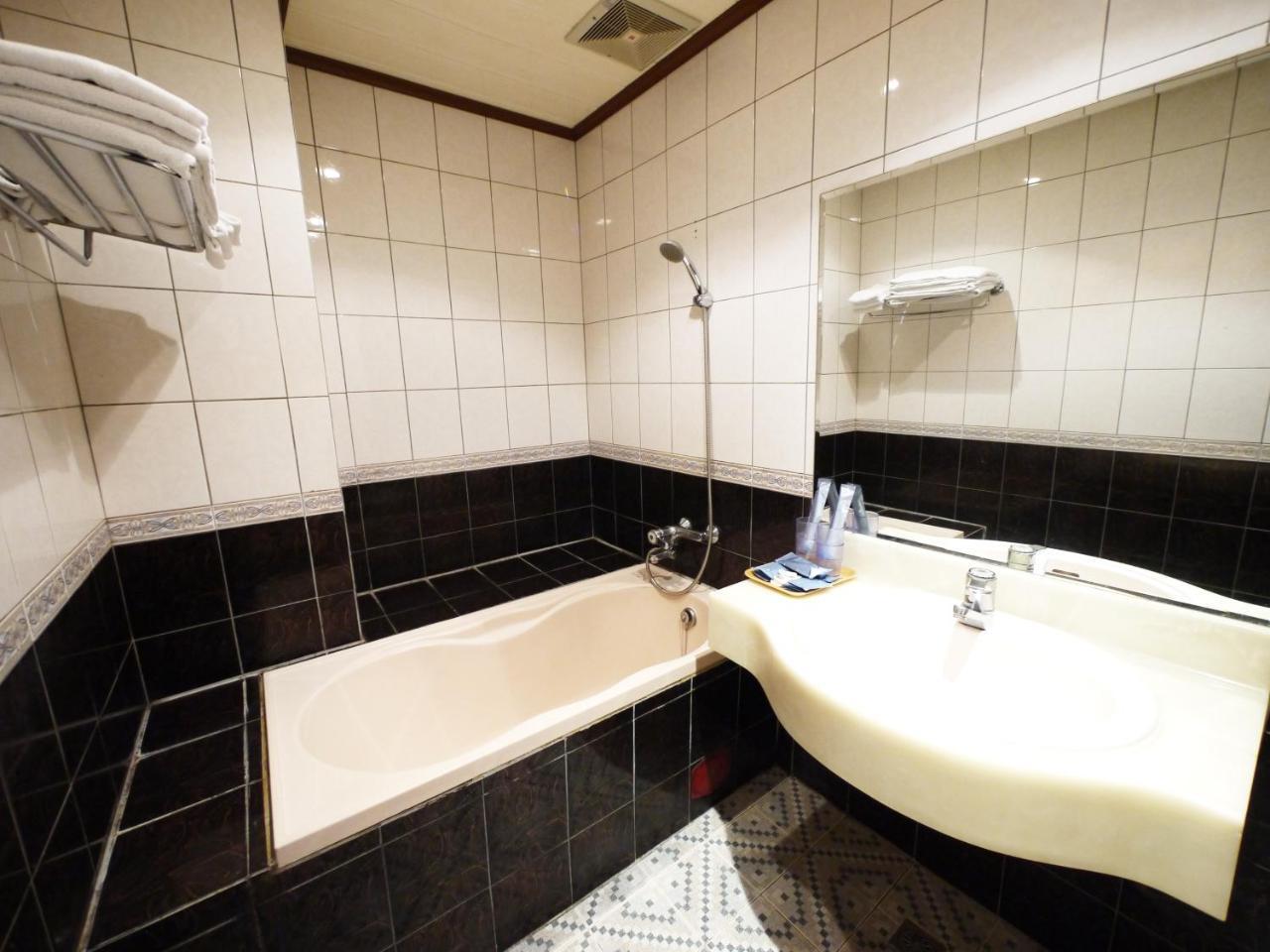 Emperor Hotel Гаосюн Экстерьер фото