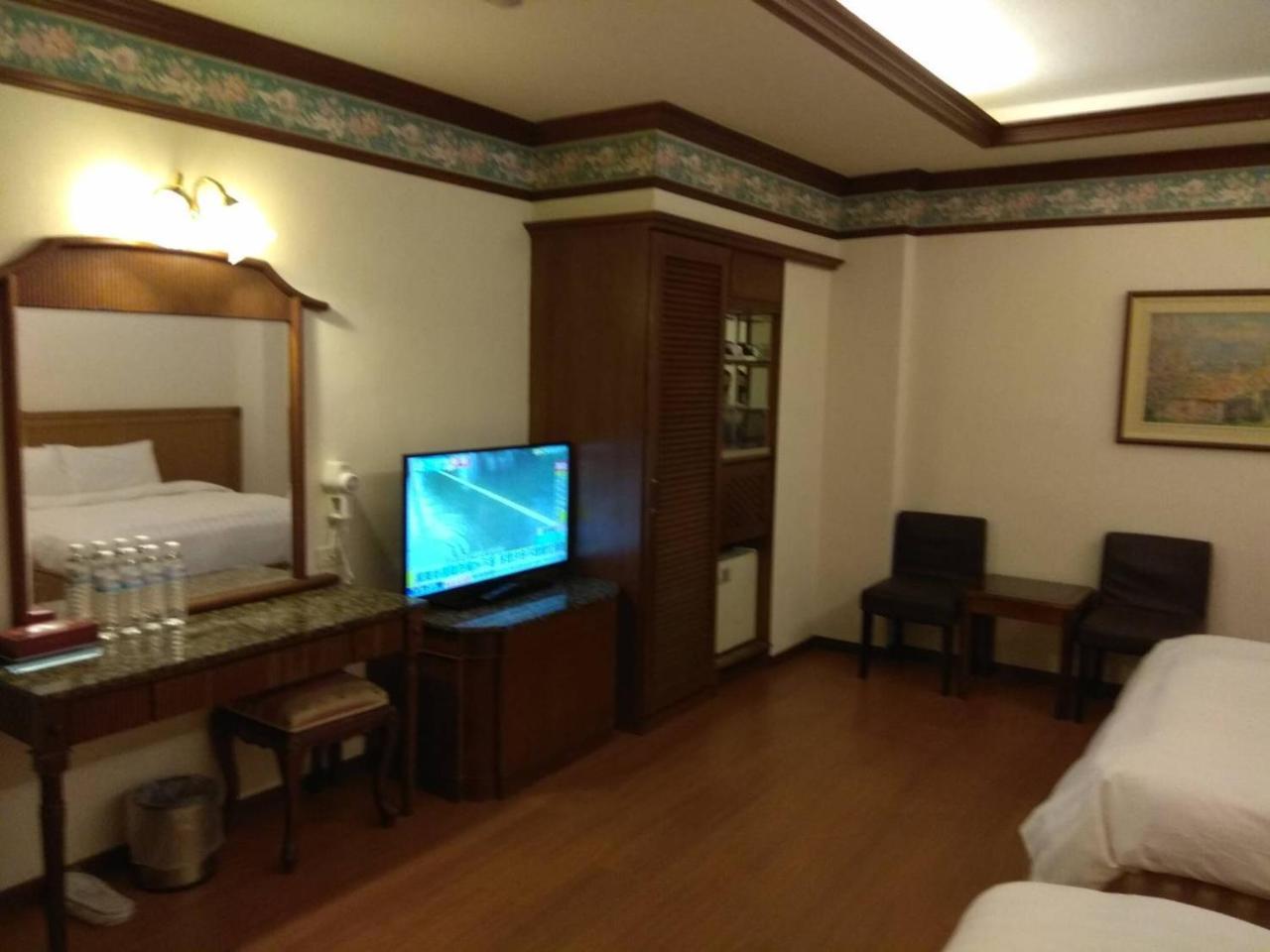 Emperor Hotel Гаосюн Экстерьер фото