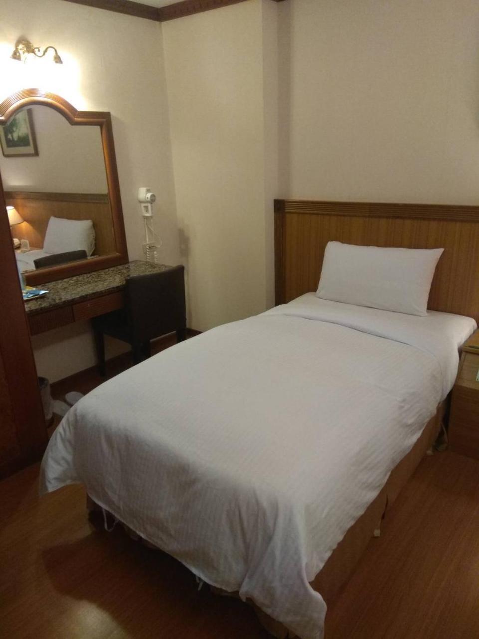 Emperor Hotel Гаосюн Экстерьер фото